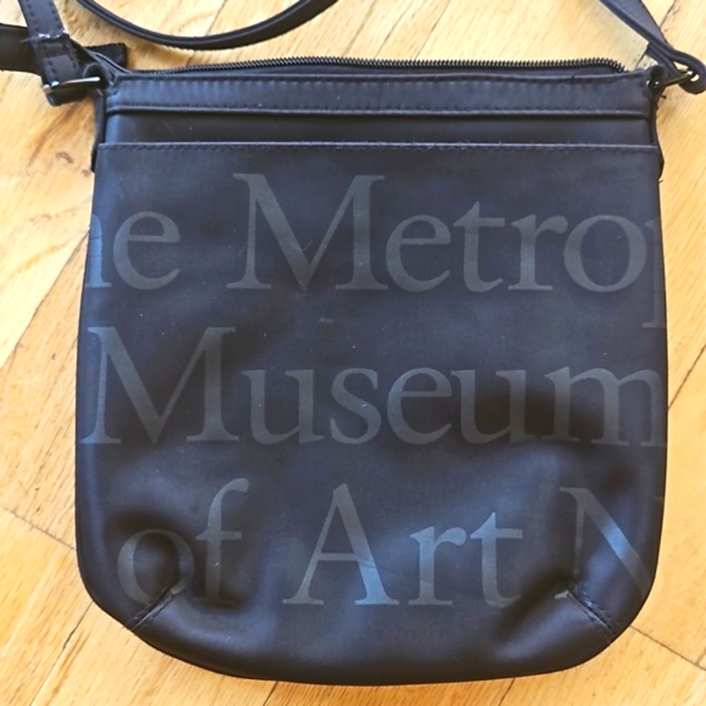 Metropolitan Museum of Art Crossbody Nylon Bag  Like New